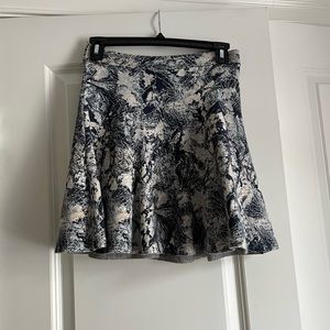 BCBGMaxAzria printed skirt size extra small